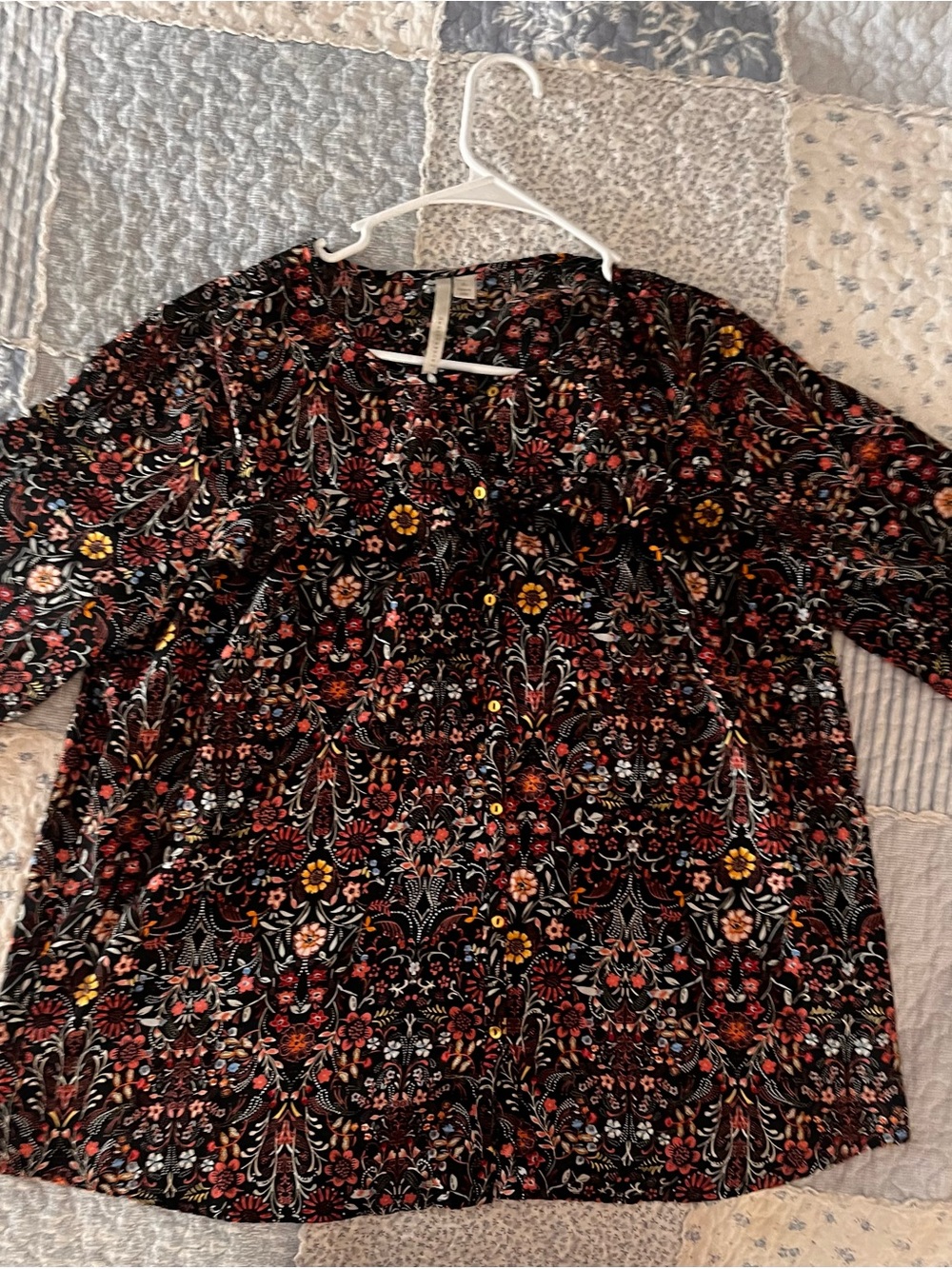 Women's Floral Button-Front Blouse in Black